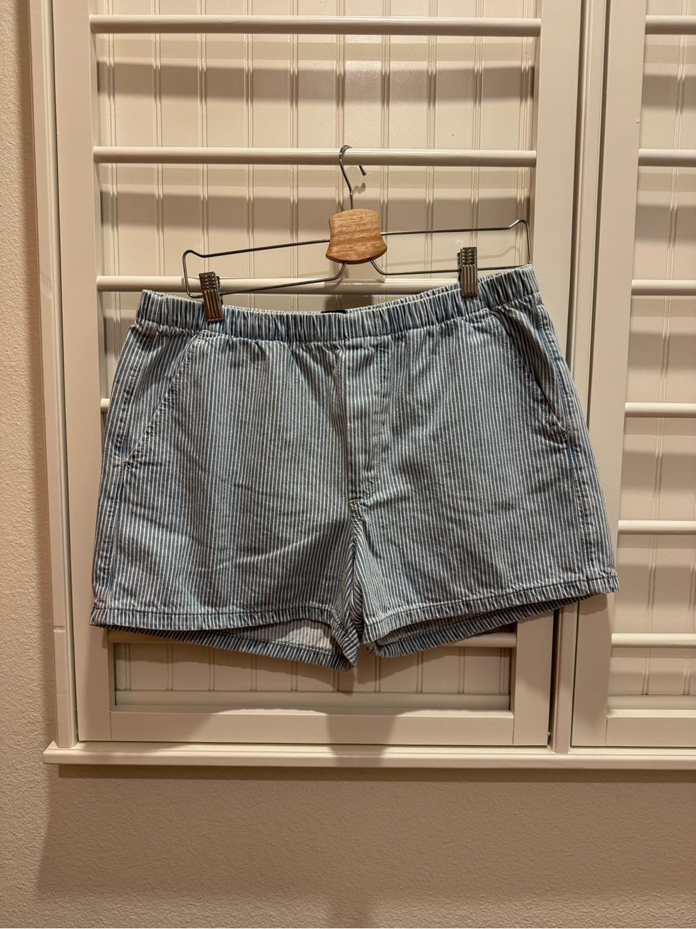 GAP striped jean Elastic-Waist Women’s Shorts - Light Blue & White